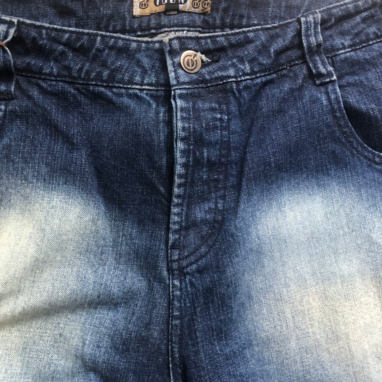 baggy jeans from the early 2000's // ג'ינס "באגי" משנות ה2000 המוקדמות