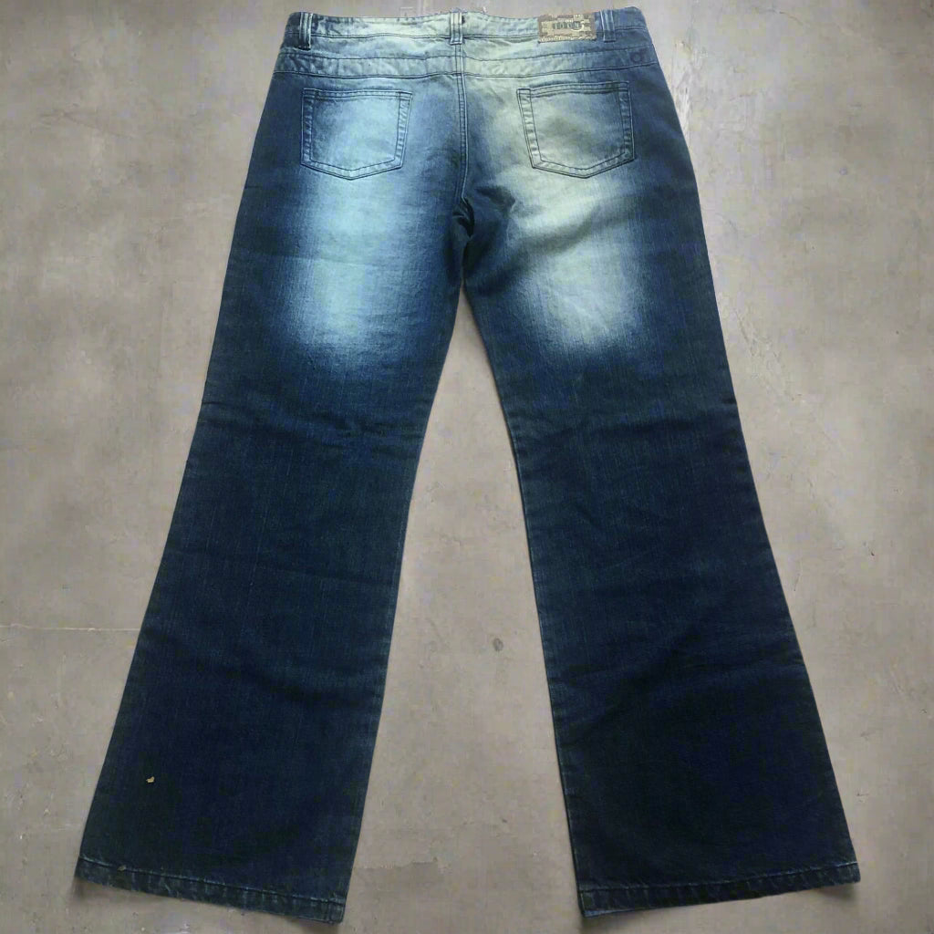 baggy jeans from the early 2000's // ג'ינס "באגי" משנות ה2000 המוקדמות