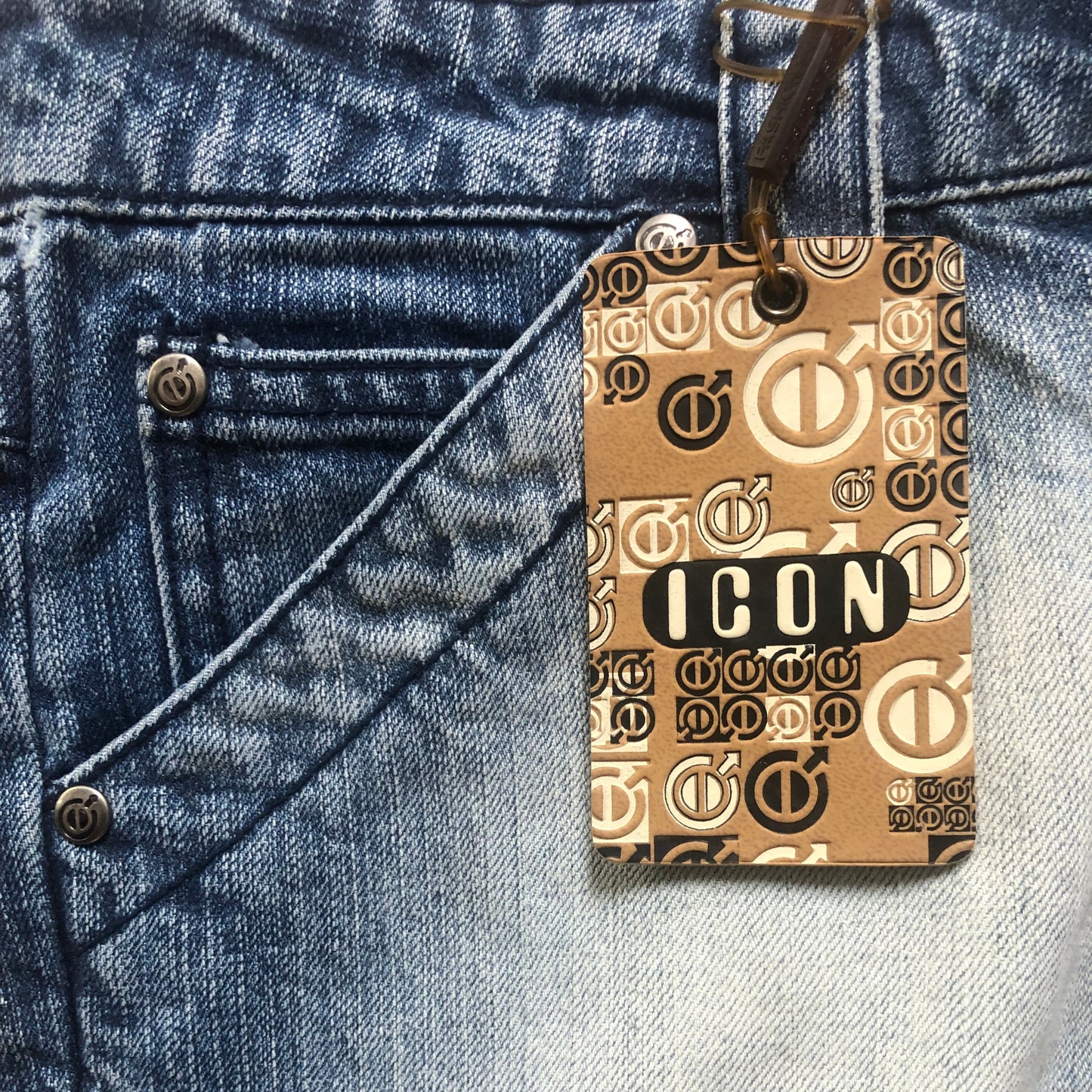 baggy jeans from the early 2000's // ג'ינס "באגי" משנות ה2000 המוקדמות
