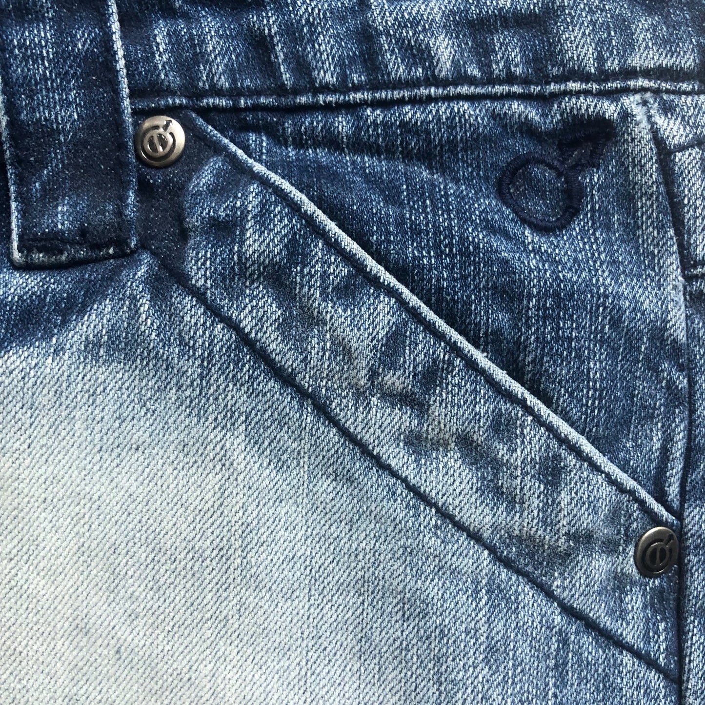 baggy jeans from the early 2000's // ג'ינס "באגי" משנות ה2000 המוקדמות