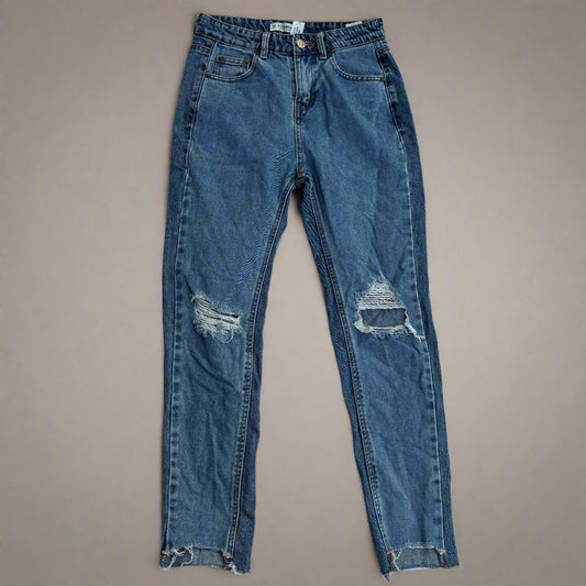 ג׳ינס קרעים בברכיים Pull&Bear