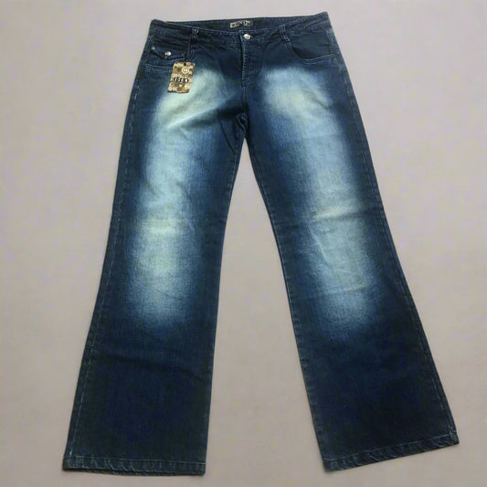 baggy jeans from the early 2000's // ג'ינס "באגי" משנות ה2000 המוקדמות